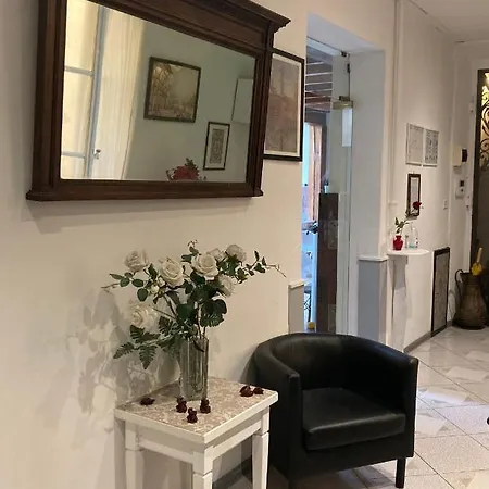 Fedora Hotel 2*