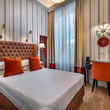 Ungherese Small Luxury