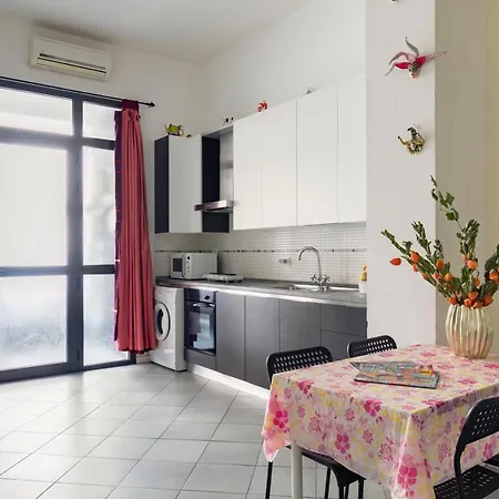 Essenza Holiday House Apartment *