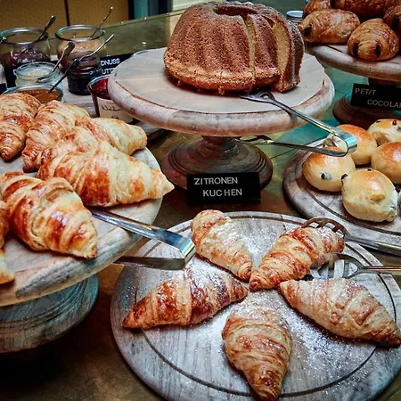 25hours Piazza San Paolino מלון 4*