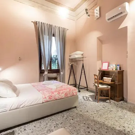 Via Roma 4 * Florence