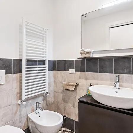 Maragliano Cozy Flat With Balcony * Firenze