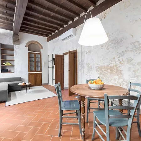 Santa Trinita Industrial Flat Florence