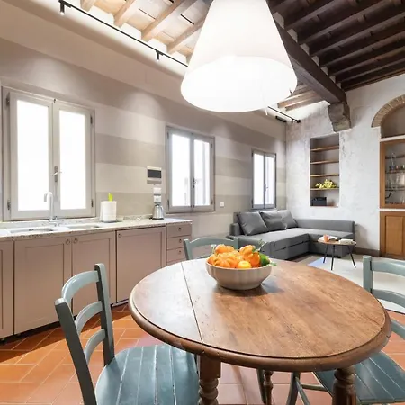 Santa Trinita Industrial Flat *