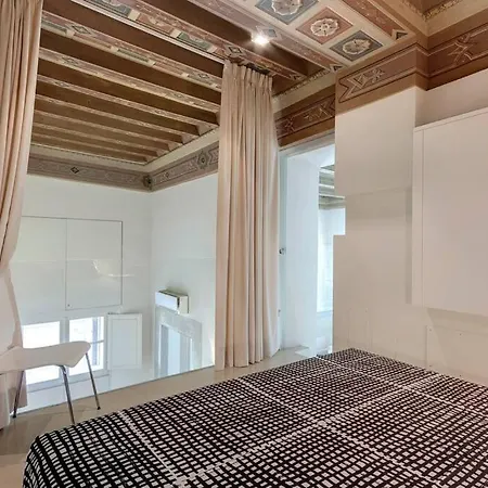 Apartment Gold