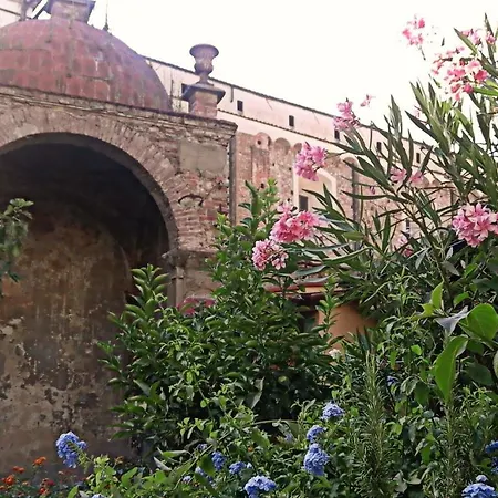 Casa Del Vescovo *