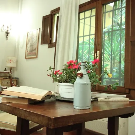 Casa Del Vescovo *