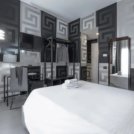 Deco Hotel 2*