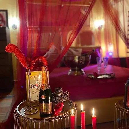 Red Impression - In The Center Апартаменты