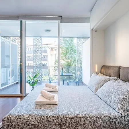 Centro Di Lussuoso Loft Con Grande Balcone *