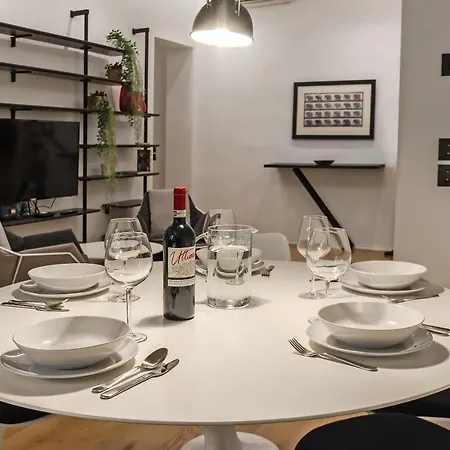 The Charm Of Santa Croce Apartment *