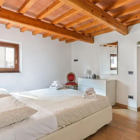 Uffizi I In Florence-hosted By Sweetstay Apartment