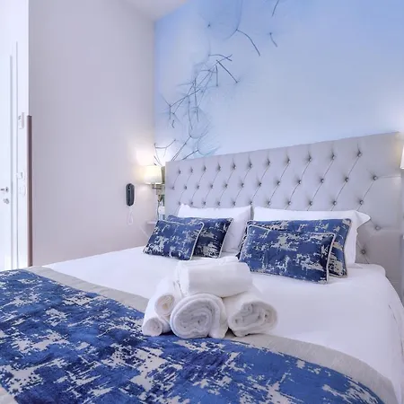 Cosmos Hotel 3*