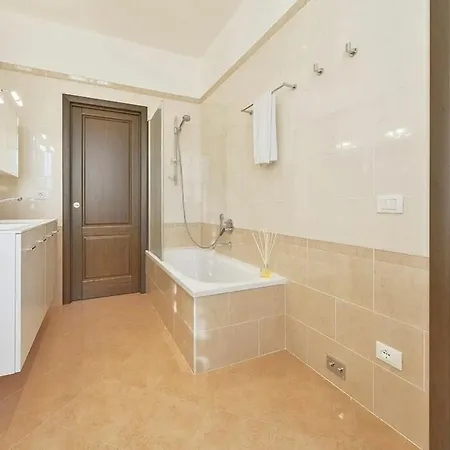 Appartamento Palazzo Anselmi *