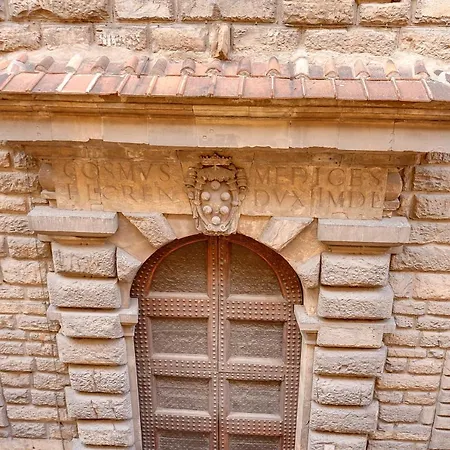 Leoni 10 Apartment