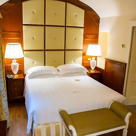 Golden Tower & Otel 5*