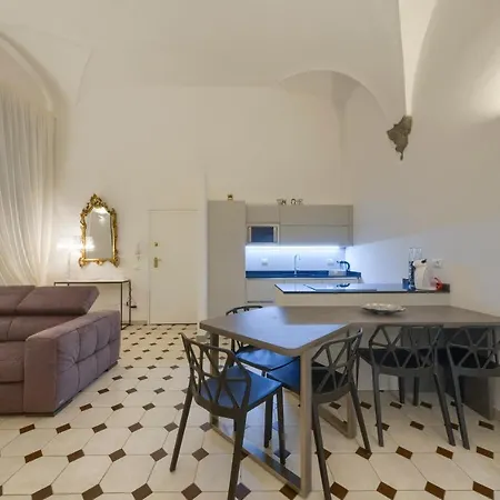 La Casa Di Bruna E Giordano In Santo Spirito * Florence