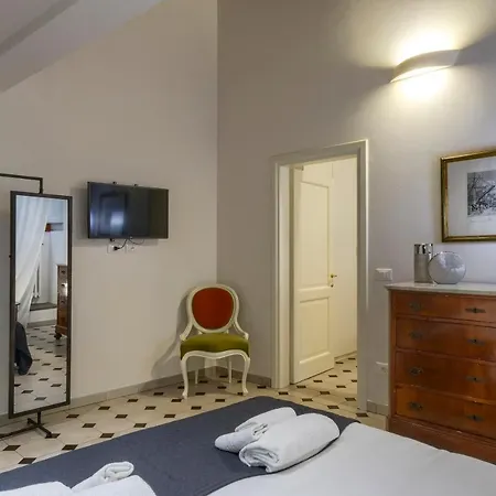 La Casa Di Bruna E Giordano In Santo Spirito Florence