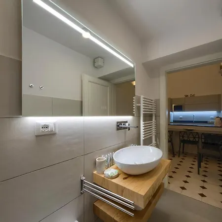 Apartment La Casa Di Bruna E Giordano In Santo Spirito Florence