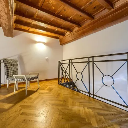La Casa Di Bruna E Giordano In Santo Spirito Florence