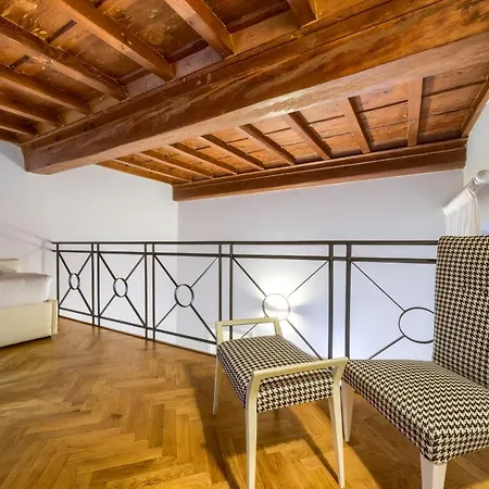 La Casa Di Bruna E Giordano In Santo Spirito * Florence