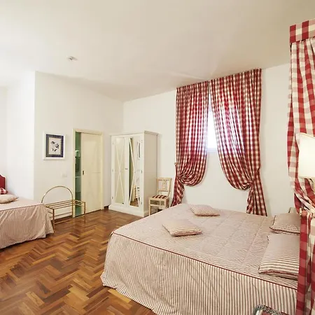 Apartment Palazzo Ruspoli Florence