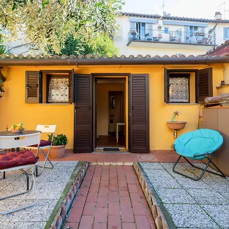 Apartment San Frediano Cozy Studio With Private Patio