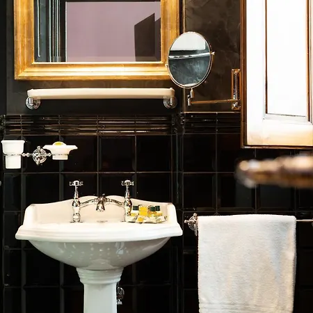 Bed & Breakfast Boutique Torre De' Conti 2*