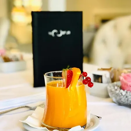 Hotel The Moon Boutique & 4*
