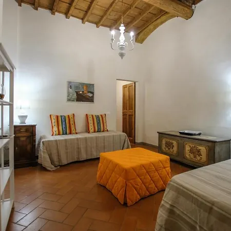 Roomy And Elegant By Piazza Pitti Apartment