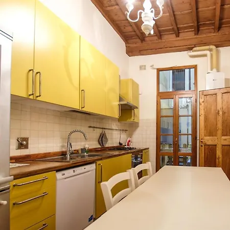 Roomy And Elegant By Piazza Pitti Apartment *