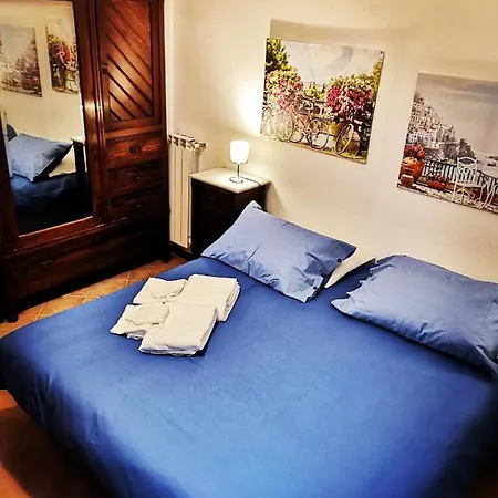 Apartment Florentine Style In San Frediano