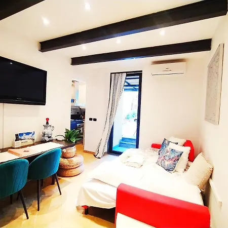 Nadia's Lovely - With Private Garden And Jacuzzi Florenz