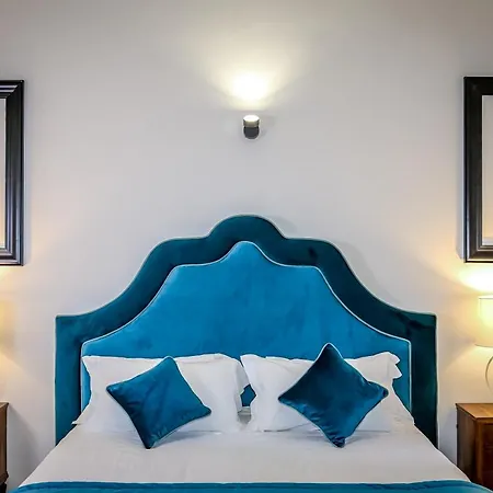 Yid Five Luxury Suites Apt With Secret Garden Apartment