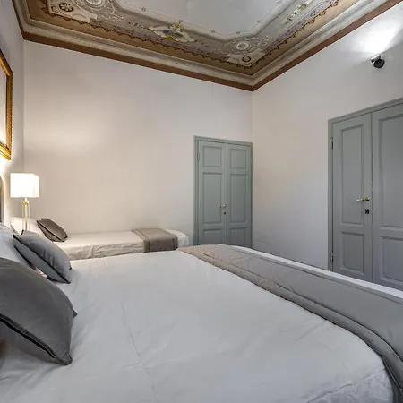 Apartment Yid Five Luxury Suites Apt With Secret Garden Florence