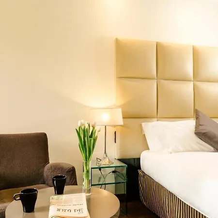 Cosmopolitan 4*