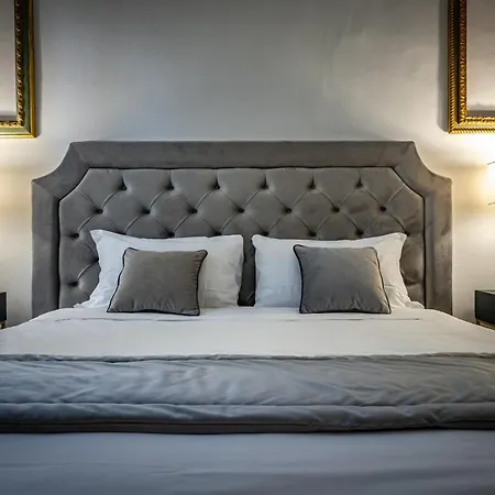 Yid Five Luxury Suites Apt With Secret Garden Apartment Florence