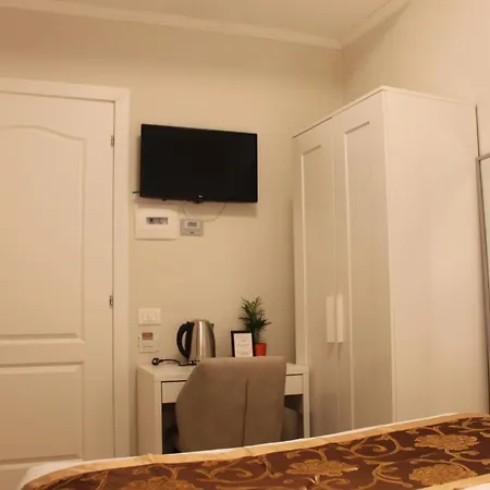 900 Toscana Hotel