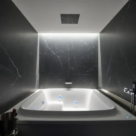 Five Stars Luxury With Jacuzzi Appartement *