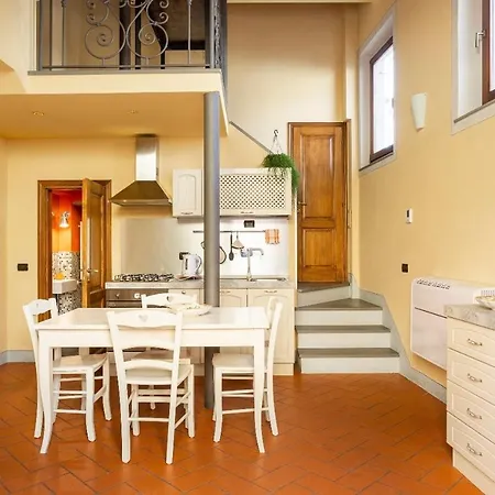 Cozy Classic Italian House Near Santa Croce, On The Lungarno Appartement Florence