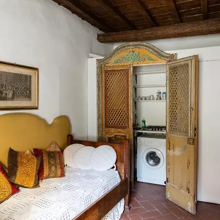 Comfy Near Palazzo Pitti Apartment