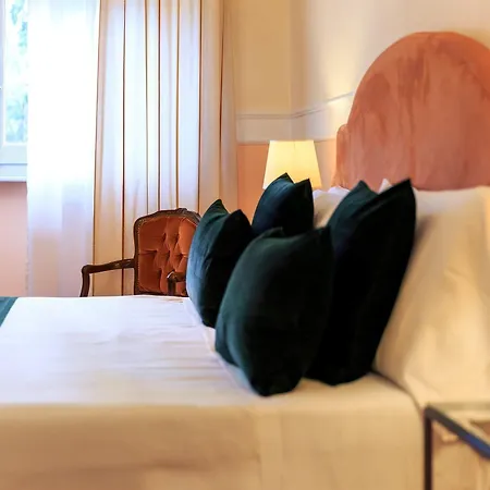 Carlotta Hotel