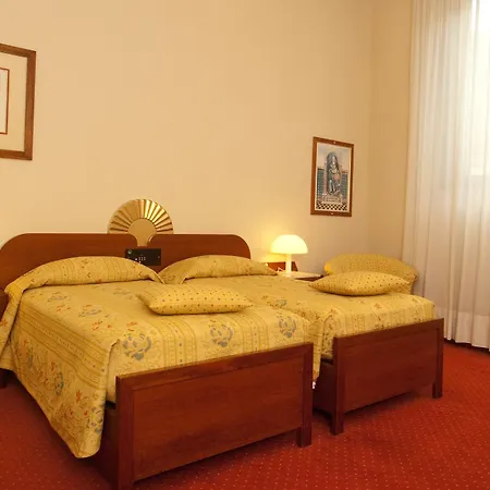Roma Hotel 4*