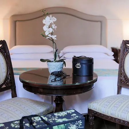 Liana Hotel 3*