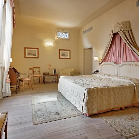 Palazzo Niccolini Al Duomo Residenza D'epoca Hotel 3*
