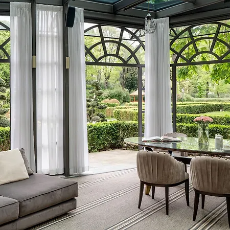 מלון Four Seasons 5*