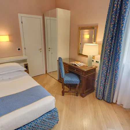 Rivoli Boutique Отель