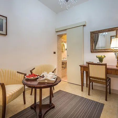 ḥọṭẹḷ ṿẹṇẹṭọ !! Centro Storico Di ƒirenze !!! Con Access Ztl Hotel
