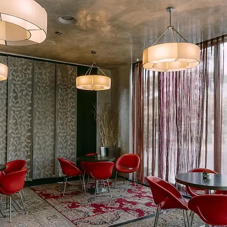 Cosmopolitan Hotel 4*