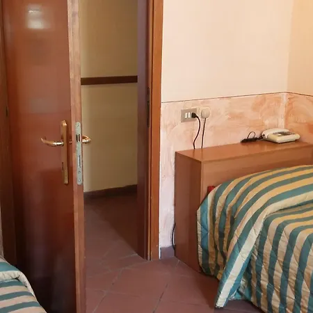 Hotel Monica 2*